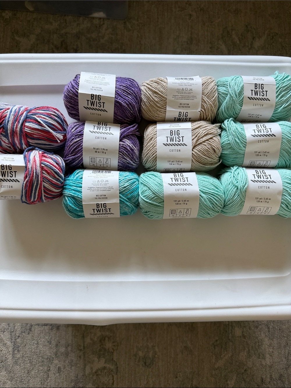 Big Twist cotton yarn
Size: 2.65oz&1.94 oz
Color: assortment